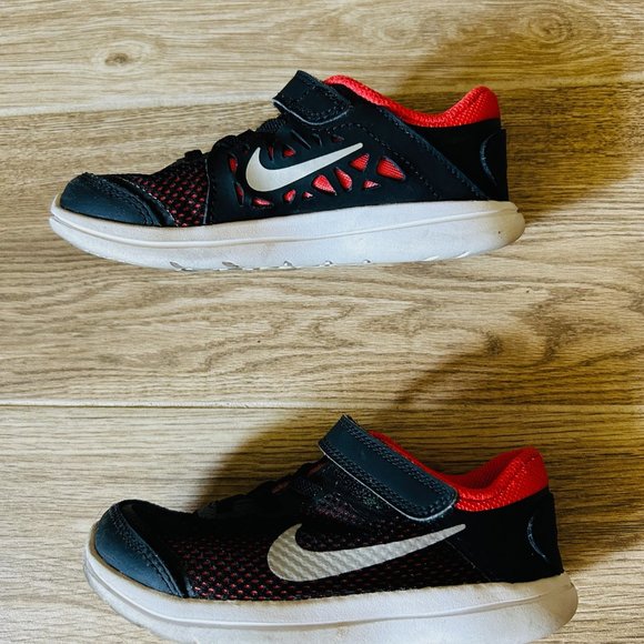 Boys Nike Sneakers flex run 2016 size 10C - Picture 2 of 4